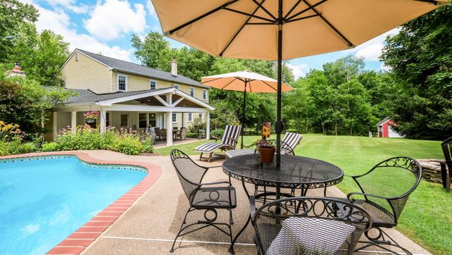 17 STRINGER DR, Doylestown, PA 18901
