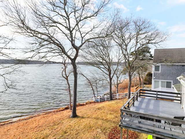 7 Loon Lane, West Yarmouth, MA 02673