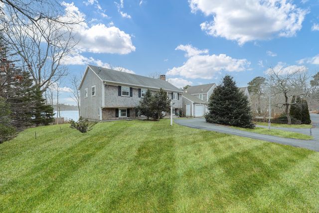 7 Loon Lane, West Yarmouth, MA 02673