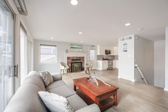 7 Loon Lane, West Yarmouth, MA 02673