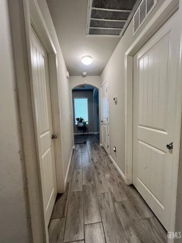 9103 Midnight Creek Way, Bakersfield, CA 93311