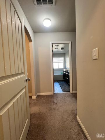 9103 Midnight Creek Way, Bakersfield, CA 93311