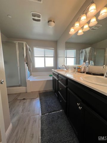 9103 Midnight Creek Way, Bakersfield, CA 93311