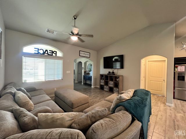 9103 Midnight Creek Way, Bakersfield, CA 93311