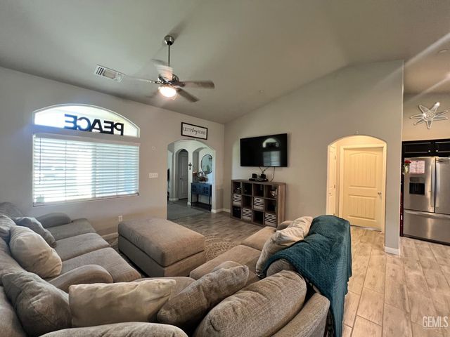 9103 Midnight Creek Way, Bakersfield, CA 93311