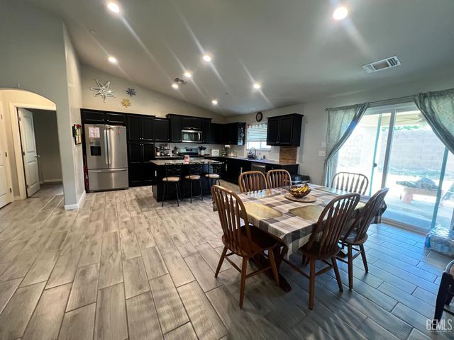 9103 Midnight Creek Way, Bakersfield, CA 93311