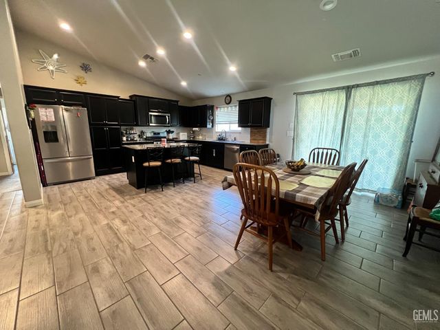 9103 Midnight Creek Way, Bakersfield, CA 93311