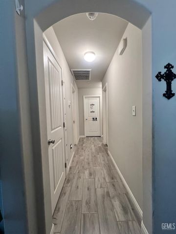 9103 Midnight Creek Way, Bakersfield, CA 93311