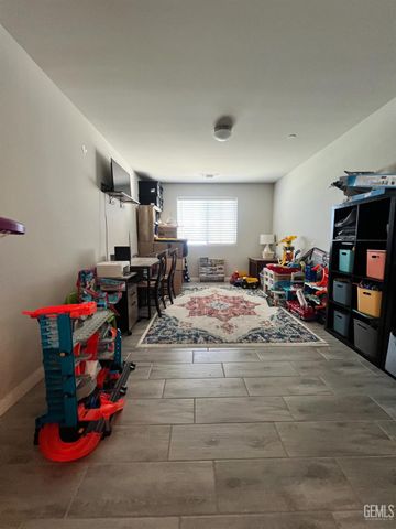 9103 Midnight Creek Way, Bakersfield, CA 93311