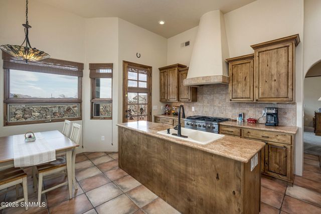 7878 Lion Den Canyon Way, Las Cruces, NM 88011