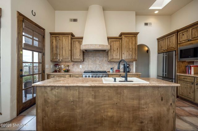 7878 Lion Den Canyon Way, Las Cruces, NM 88011