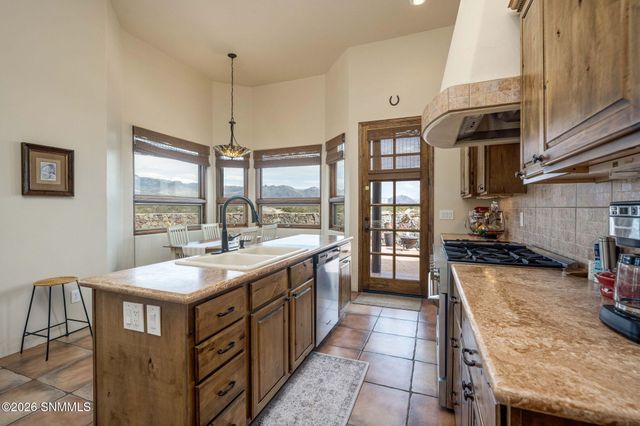 7878 Lion Den Canyon Way, Las Cruces, NM 88011