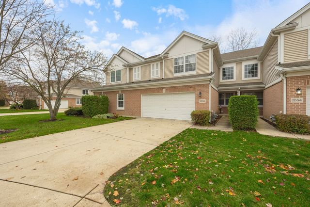 2556 Camberley Circle 2-813, Westchester, IL 60154