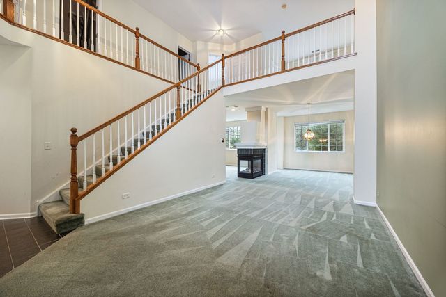 2556 Camberley Circle 2-813, Westchester, IL 60154