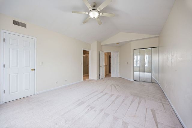 2556 Camberley Circle 2-813, Westchester, IL 60154