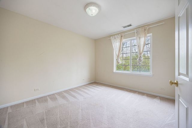 2556 Camberley Circle 2-813, Westchester, IL 60154