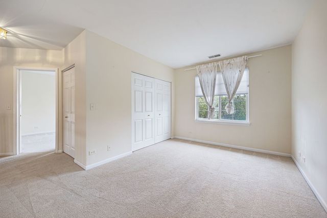 2556 Camberley Circle 2-813, Westchester, IL 60154