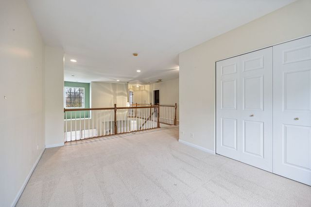 2556 Camberley Circle 2-813, Westchester, IL 60154