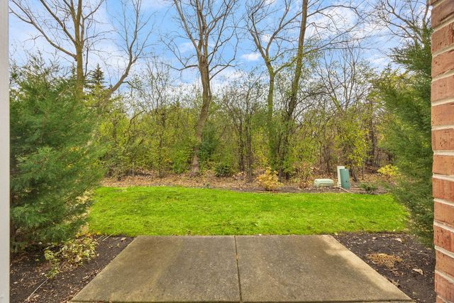 2556 Camberley Circle 2-813, Westchester, IL 60154