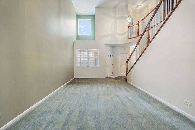 2556 Camberley Circle 2-813, Westchester, IL 60154