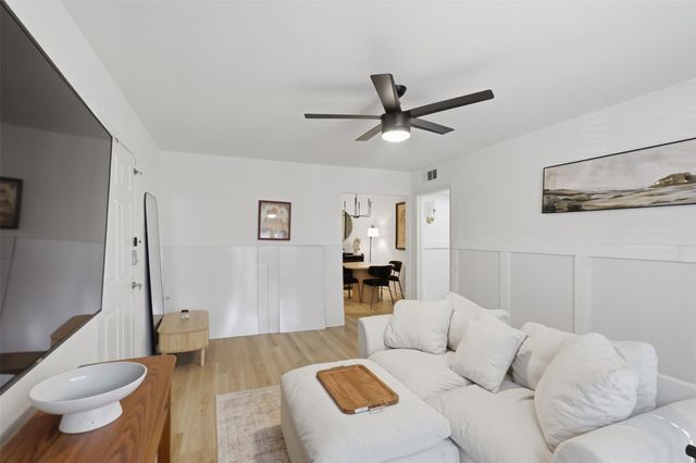 4040 San Felipe Street 102, Houston, TX 77027