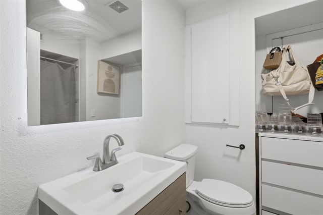4040 San Felipe Street 102, Houston, TX 77027
