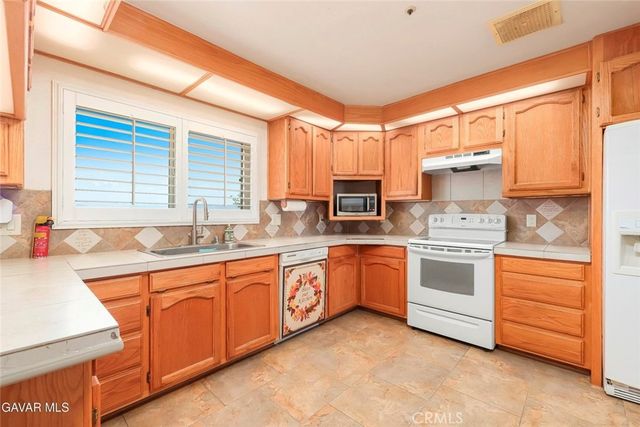 4636 E Avenue H, Lancaster, CA 93535