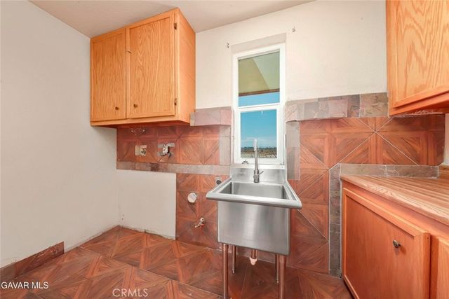 4636 E Avenue H, Lancaster, CA 93535