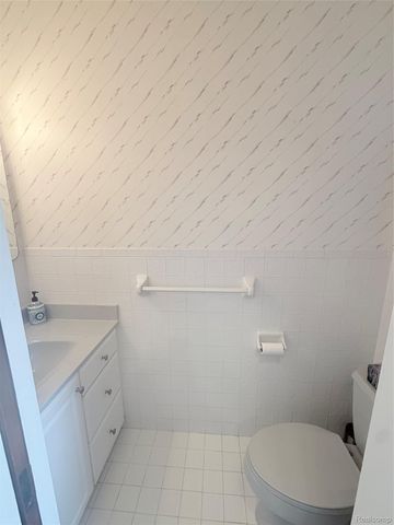 3915 Parkview Drive, Royal Oak, MI 48073