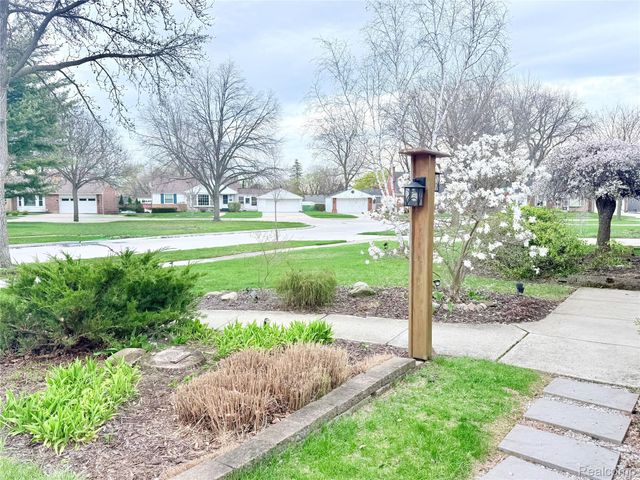 3915 Parkview Drive, Royal Oak, MI 48073