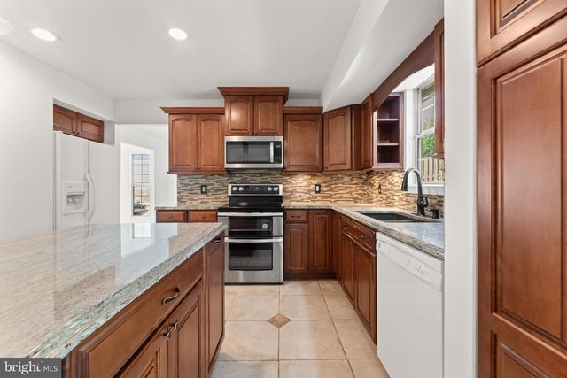 29 WOODS EDGE CT, Stafford, VA 22554
