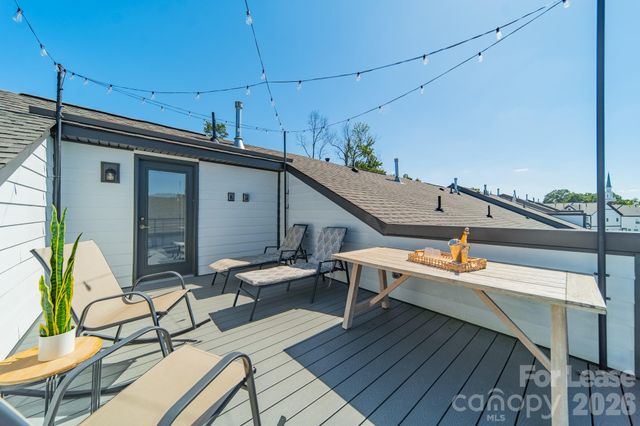 4040 Hidden Oaks Drive, Charlotte, NC 28205