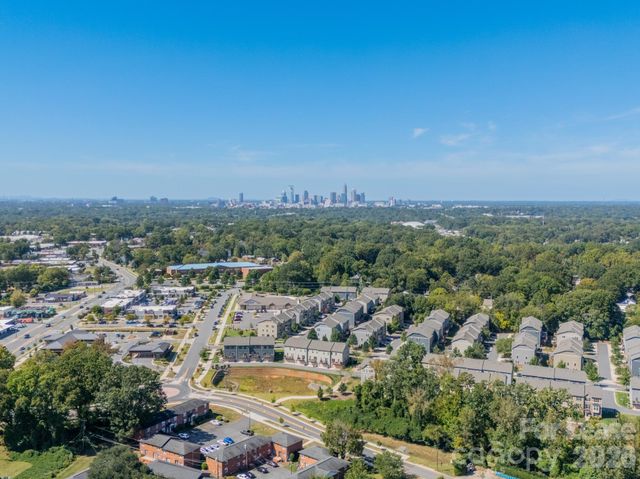 4040 Hidden Oaks Drive, Charlotte, NC 28205