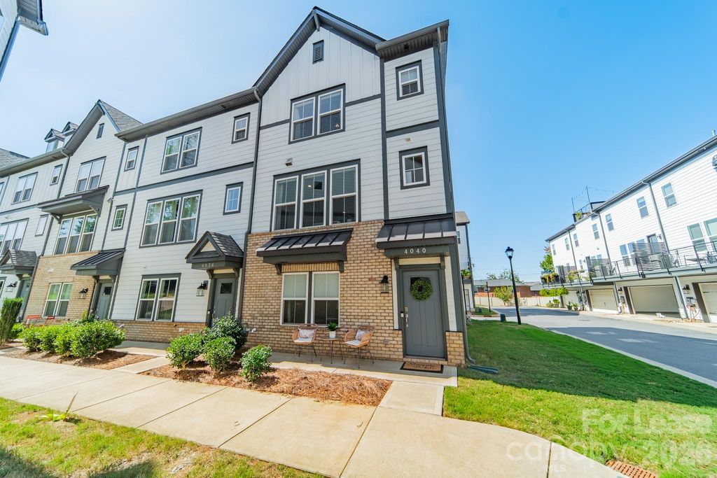 4040 Hidden Oaks Drive, Charlotte, NC 28205