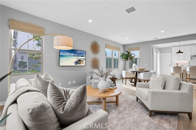 152 Newburry, Irvine, CA 92618