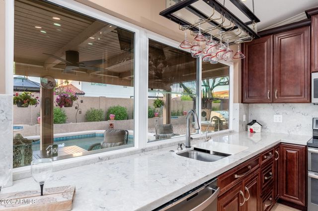 5726 E EVERETT Drive, Scottsdale, AZ 85254