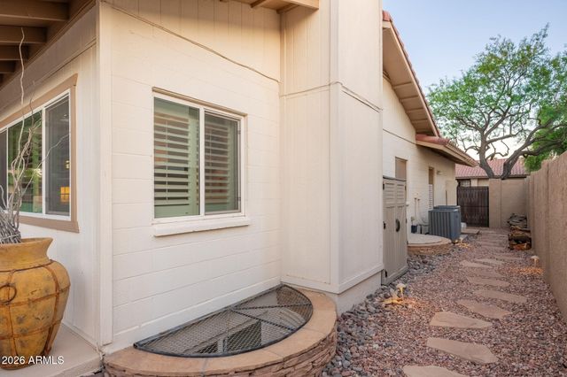 5726 E EVERETT Drive, Scottsdale, AZ 85254