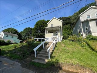 832 Western St, Ellwood City, PA 16117