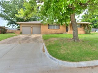 119 Thompson Drive, Moore, OK 73160