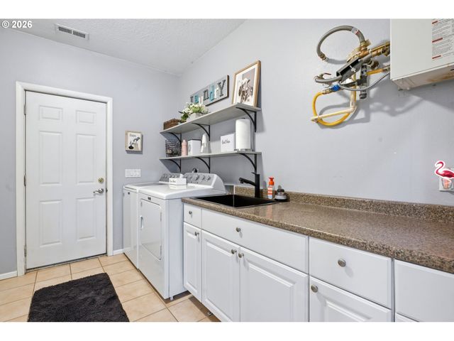 26500 S MILK CREEK Cir, Mulino, OR 97042