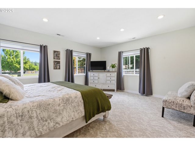 26500 S MILK CREEK Cir, Mulino, OR 97042