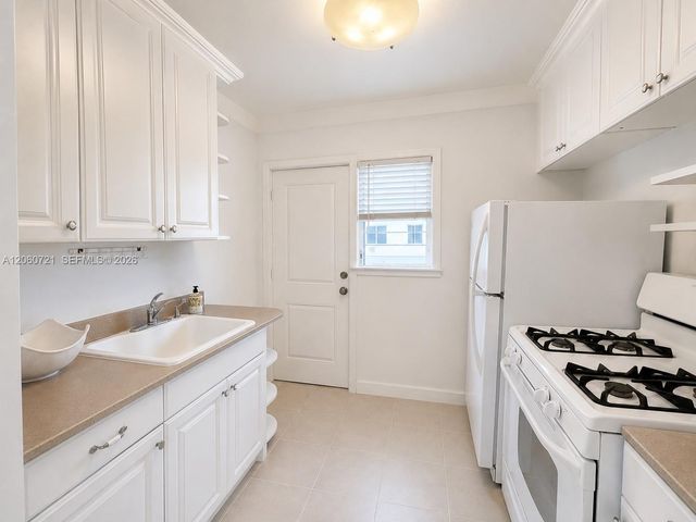 7407 Byron Avenue 3, Miami Beach, FL 33141