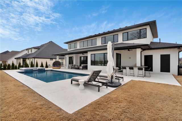 8112 W Isleworth Court, Rogers, AR 72758