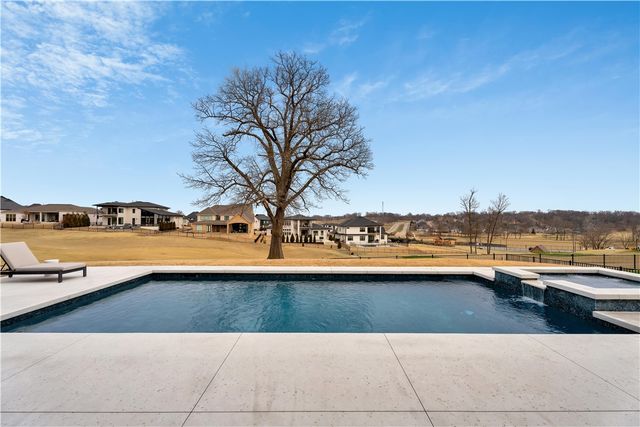 8112 W Isleworth Court, Rogers, AR 72758