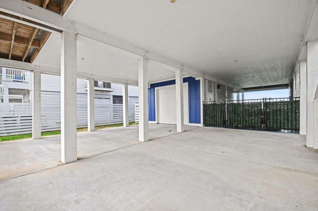 2431 103rd Street, Galveston, TX 77554