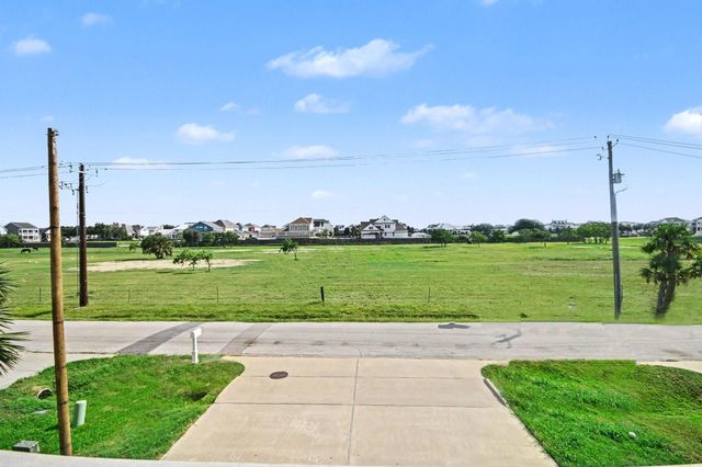 2431 103rd Street, Galveston, TX 77554