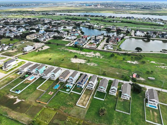 2431 103rd Street, Galveston, TX 77554