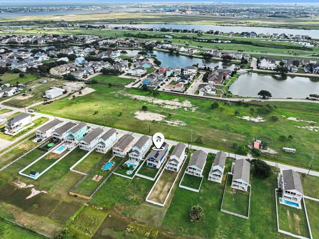 2431 103rd Street, Galveston, TX 77554