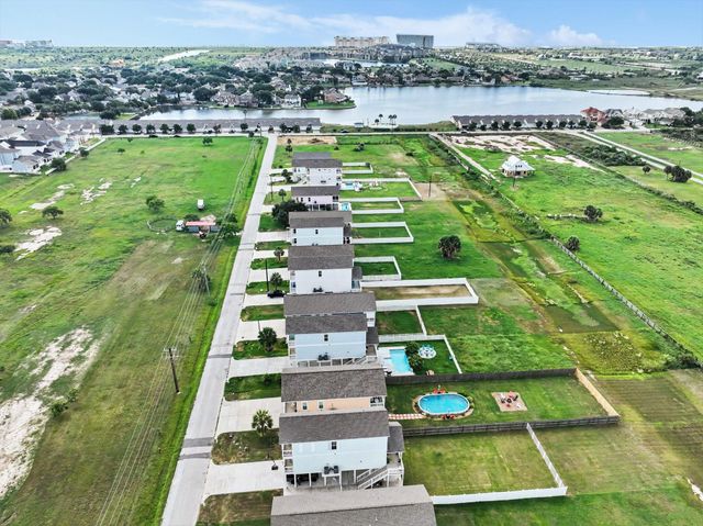 2431 103rd Street, Galveston, TX 77554