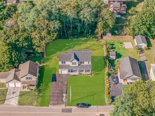 817 Pondview Road, Riverhead, NY 11901